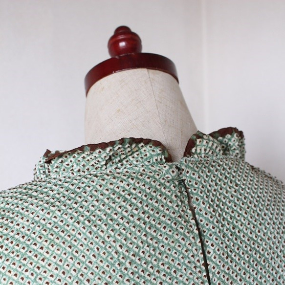 着物リメイク　新緑の絞りパフ袖ブラウス 4枚目の画像
