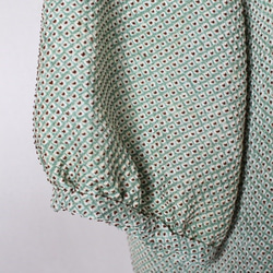 着物リメイク　新緑の絞りパフ袖ブラウス 5枚目の画像
