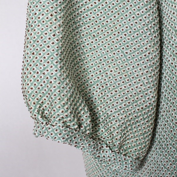 着物リメイク　新緑の絞りパフ袖ブラウス 5枚目の画像