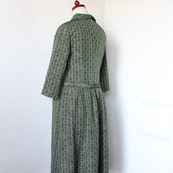 着物リメイク　松葉緑の大島紬ローウエストワンピース 4枚目の画像
