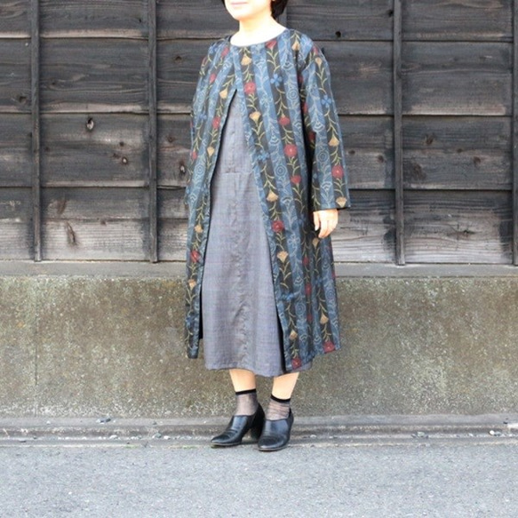 大島紬　花柄紺　ブルゾン　スカジャン風　アウター　着物リメイク　裏地付 大島紬 花柄紺 ブルゾン スカジャン風 アウター 着物リメイク 裏地付