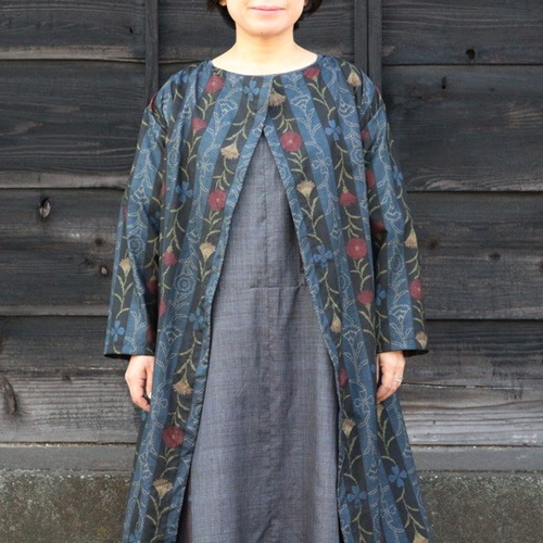 ご予約品限定セール中☆　大柄の花が素敵な大島紬のコート　着物リメイク 58e058c67badbc153e9c1108d7bc17