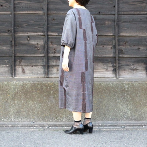 着物リメイク スクエア抽象柄大島紬タックポケットワンピース