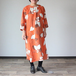 着物リメイク　草花紋錦紗のレトロワンピース 2枚目の画像