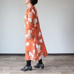 着物リメイク　草花紋錦紗のレトロワンピース 3枚目の画像