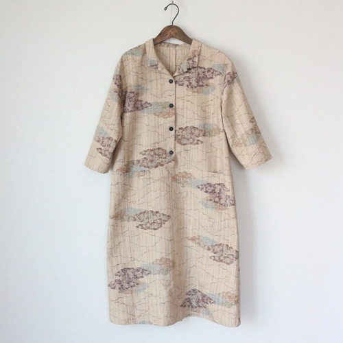 着物リメイク 亜麻色ミックスに雲柄紬オープンカラーワンピース