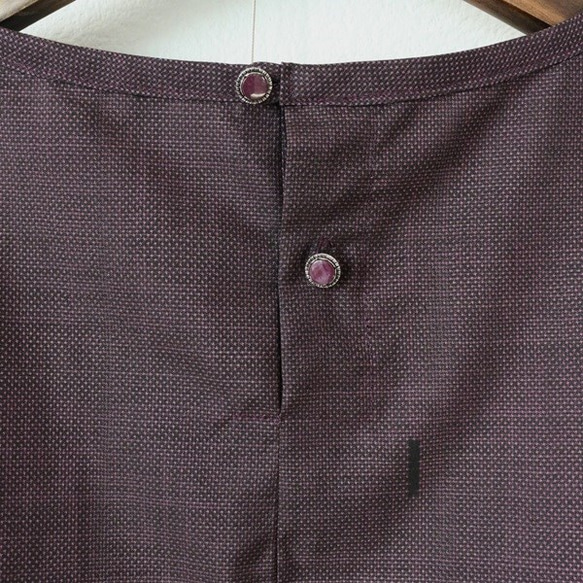 着物リメイク　紫に軸柄大島紬裾フリルブラウス 10枚目の画像