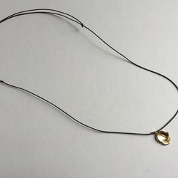 é-uzu necklace 革紐 black 1枚目の画像