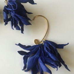 nejiri leather ear cuff. blue 2枚目の画像