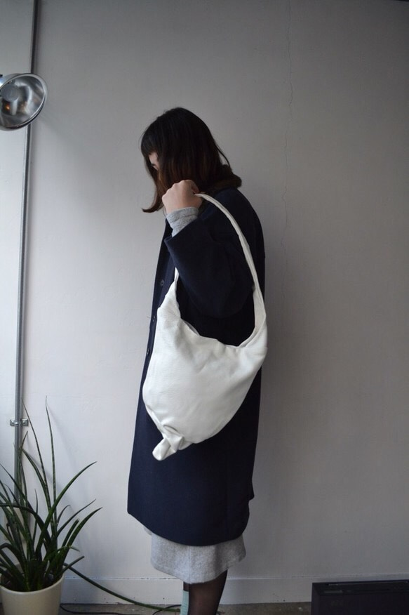 nejiri shoulder bag. 1枚目の画像