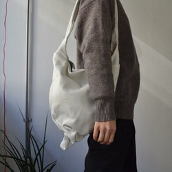nejiri shoulder bag. 4枚目の画像