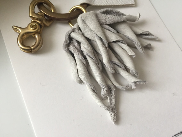 nejiri keyring . white 2枚目の画像