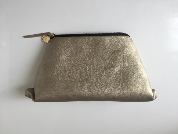 nejiri leather clutch bag. Gold 第2張的照片