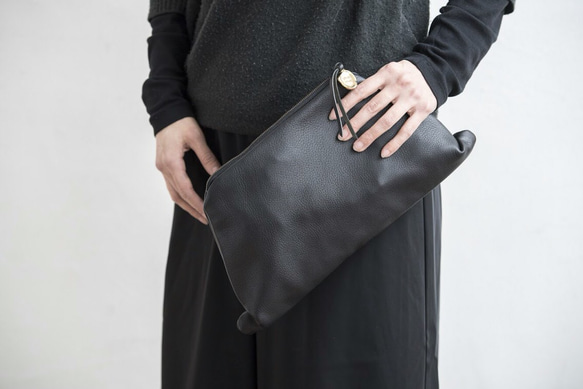 NEJIRI :  leather clutch bag. black 5枚目の画像