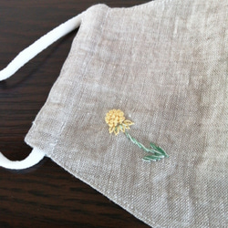 お洒落刺繍　杢リネンマスク　（花の手刺繍) 9枚目の画像