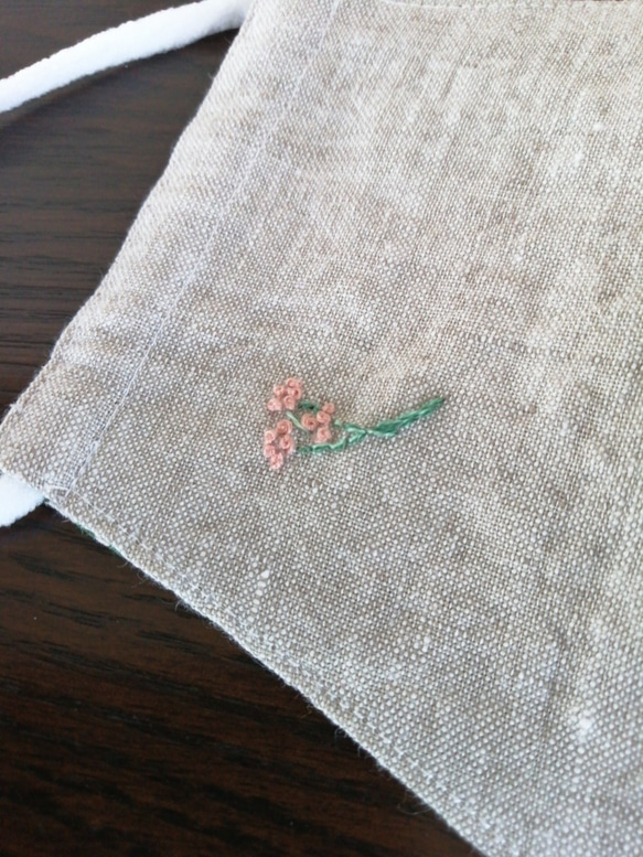 お洒落刺繍　杢リネンマスク　（花の手刺繍) 10枚目の画像