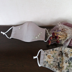 お洒落刺繍マスク　ベルギーリネン　グレーベージュ　(花の手刺繍) 6枚目の画像