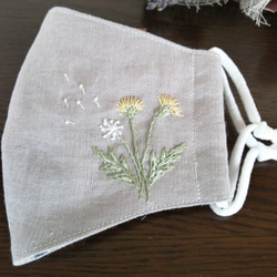 お洒落刺繍マスク　ベルギーリネン　グレーベージュ　(花の手刺繍) 2枚目の画像