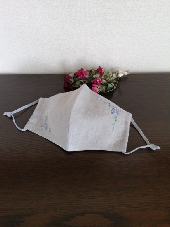 お洒落な刺繍マスク　ベルギーリネン　（つる薔薇) 3枚目の画像