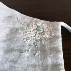 お洒落な刺繍マスク　ベルギーリネン　（つる薔薇) 6枚目の画像