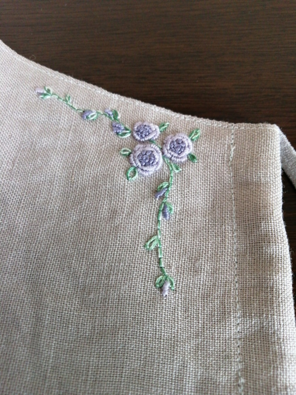 お洒落な刺繍マスク　ベルギーリネン　（つる薔薇) 7枚目の画像