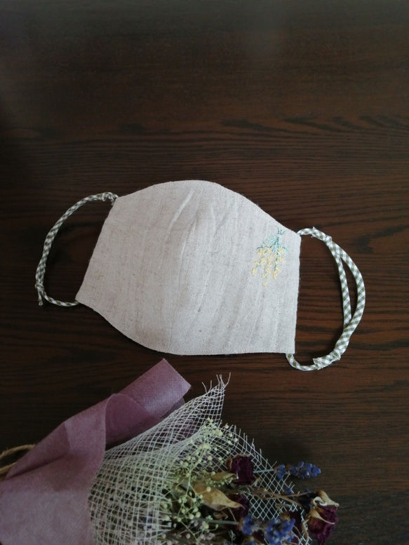 本麻ワッシャー手刺繍マスク　(ミモザ) 1枚目の画像