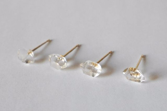 ★Herkimer diamond pierce(K10YG*シリコンキャッチ）★ハーキマーダイヤモンド 3枚目の画像