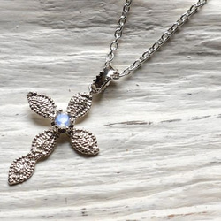 lace cross necklace(sv*ロイヤルブルームーンストーン）★レース★クロスネックレス★シルバー★天然石 1枚目の画像