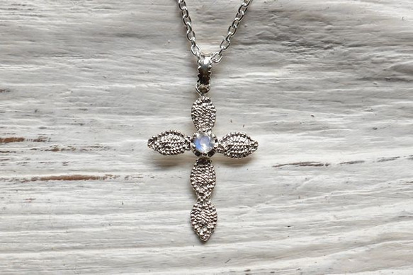 lace cross necklace(sv*ロイヤルブルームーンストーン）★レース★クロスネックレス★シルバー★天然石 2枚目の画像