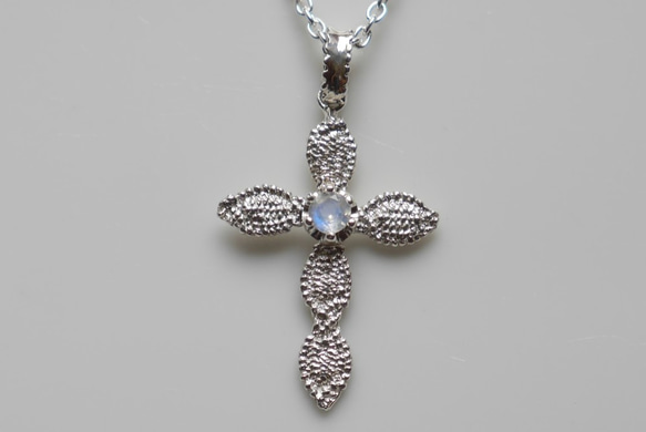 lace cross necklace(sv*ロイヤルブルームーンストーン）★レース★クロスネックレス★シルバー★天然石 5枚目の画像