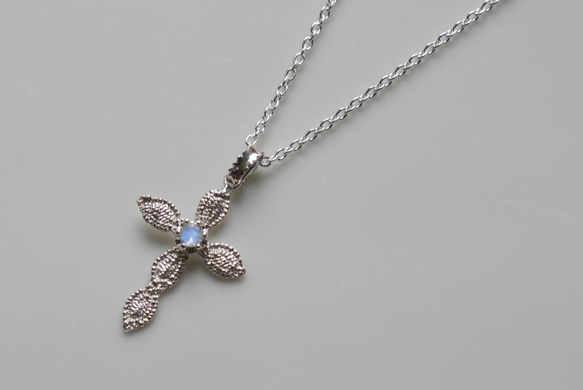 lace cross necklace(sv*ロイヤルブルームーンストーン）★レース★クロスネックレス★シルバー★天然石 6枚目の画像