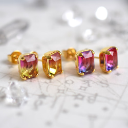 octagon glass jewel【fuchsia＆blue】ゴールドカラー ピアス/イヤリング変更可 2枚目の画像