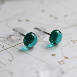 翠玉色のスタッド ステンレスピアス / イヤリング変更可 ピアス