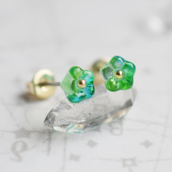 【プチサイズ】硝子のお花 -Aventurine- ピアス/ノンホールピアス変更可 2枚目の画像