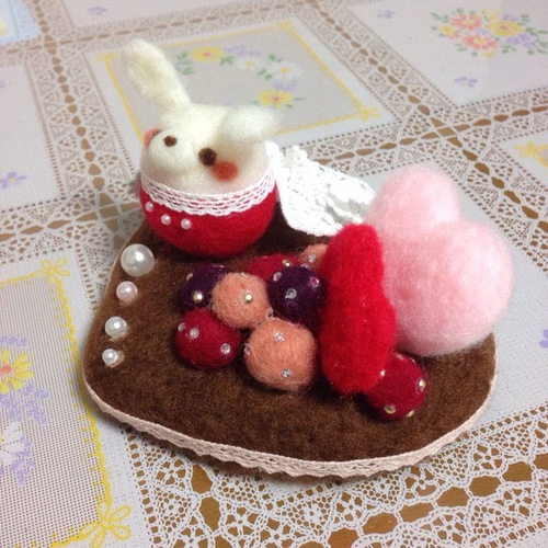 バレンタインチョコと白うさぎさん☆羊毛フェルト 羊毛フェルト