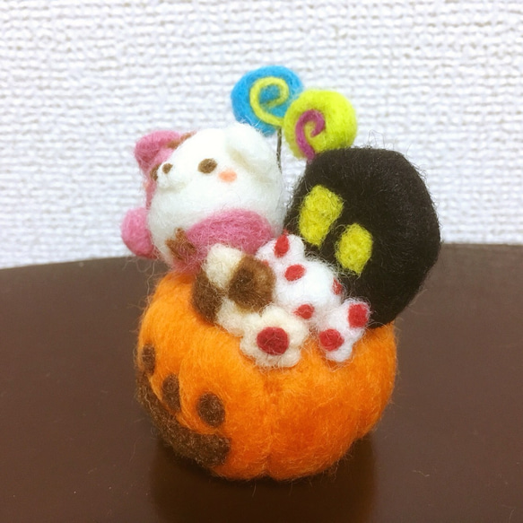 ゾンビ猫さんのハロウィン置物☆羊毛フェルト 2枚目の画像