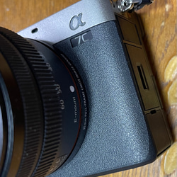 Sony  A7C 用「貼り革」ガングレー色　液晶背面部プロテクターとセットで 1枚目の画像