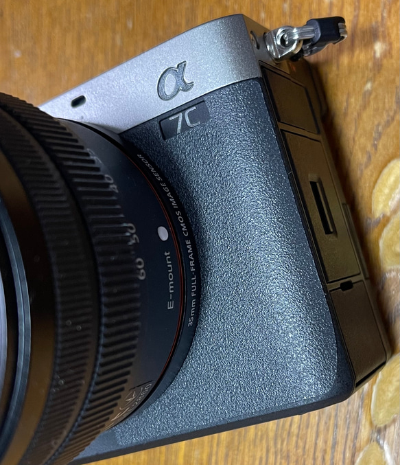 Sony  A7C 用「貼り革」ガングレー色　液晶背面部プロテクターとセットで 1枚目の画像