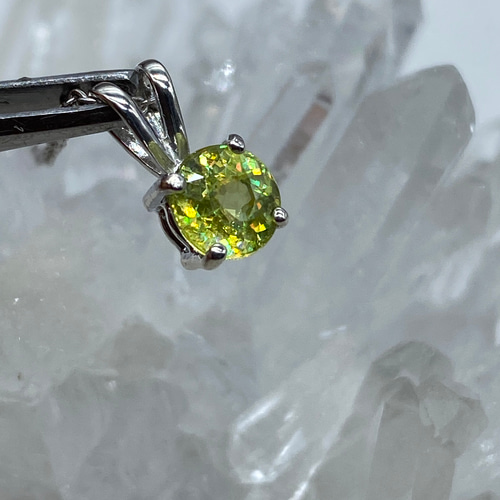 スフェーン黄緑カラーペンダント