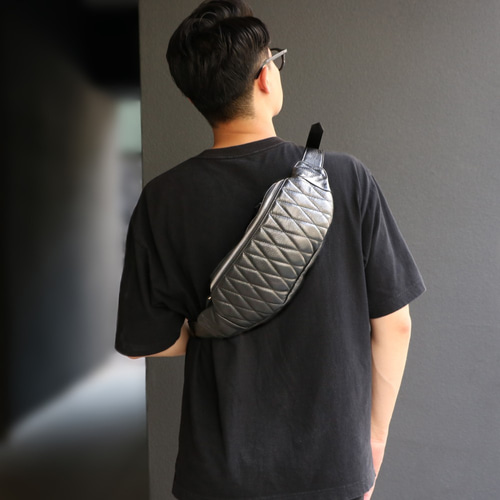 本革 (牛革) レザー キルティング ボディバッグ 斜め掛けワン