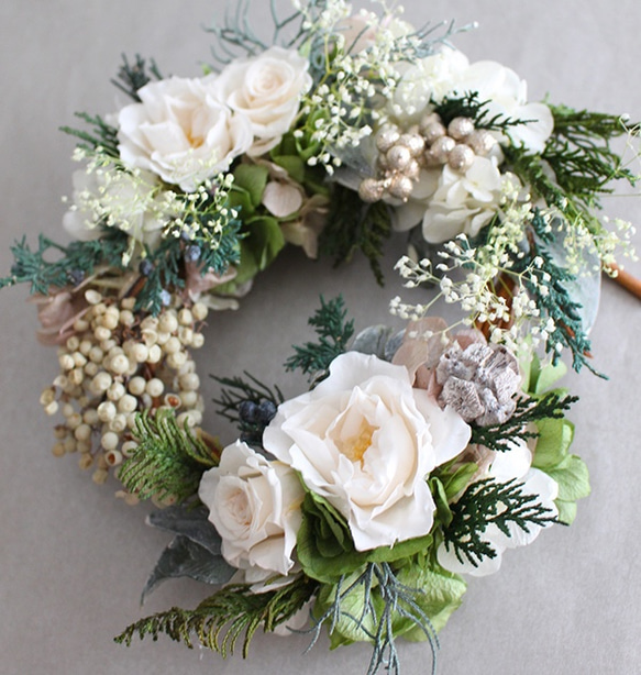 ガーデンローズのナチュラルリース20cm・ Petit jardin（ホワイト）結婚祝 引越祝 誕生日母の日 クリスマス 4枚目の画像