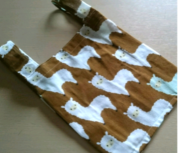手拭いで作ったアルパカちゃんのレジ袋風エコバッグ 2枚目の画像