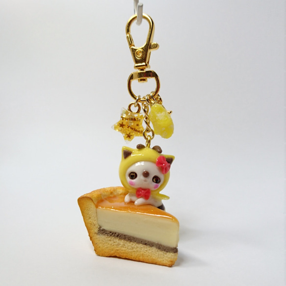 ミツバチにゃんこのキーホルダー【チーズケーキ】 1枚目の画像