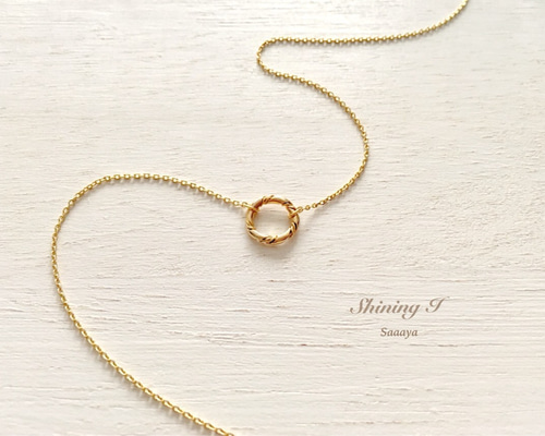 サークルデザインネックレス ツイスト模様のサークルネックレス ネックレス・ペンダント