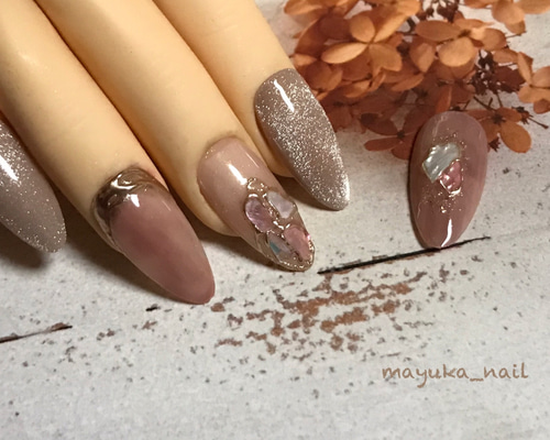 ベージュマグネットネイル ベージュ×マグネットのキラッとオフィスネイル - mapo_nail