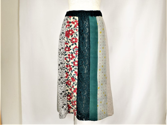 着物とレースのスカート：椿模様（緑・グレー）　着物リメイク　送料無料　1809s03 3枚目の画像