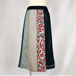 着物とレースのスカート：椿模様（緑・グレー）　着物リメイク　送料無料　1809s03 4枚目の画像