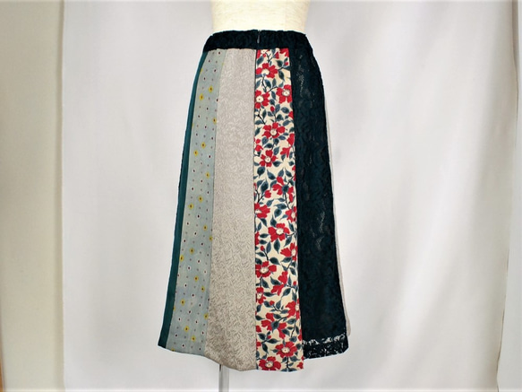 着物とレースのスカート：椿模様（緑・グレー）　着物リメイク　送料無料　1809s03 4枚目の画像
