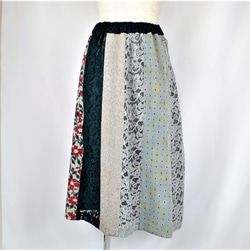 着物とレースのスカート：椿模様（緑・グレー）　着物リメイク　送料無料　1809s03 5枚目の画像