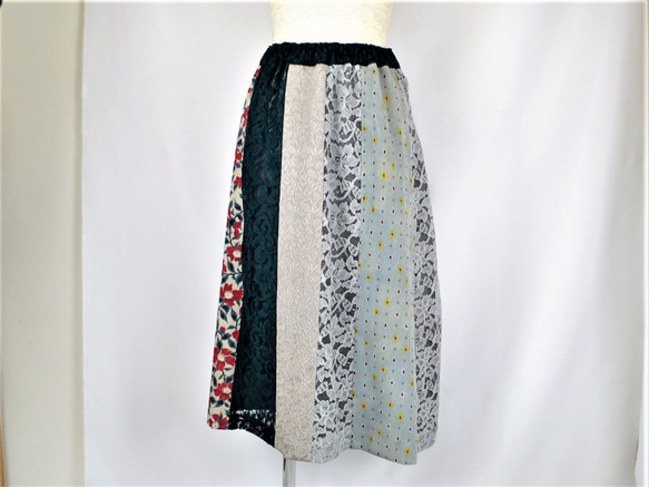着物とレースのスカート：椿模様（緑・グレー）　着物リメイク　送料無料　1809s03 5枚目の画像